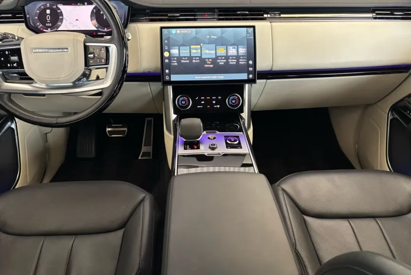2023 Land Rover Range Rover SE photo 1