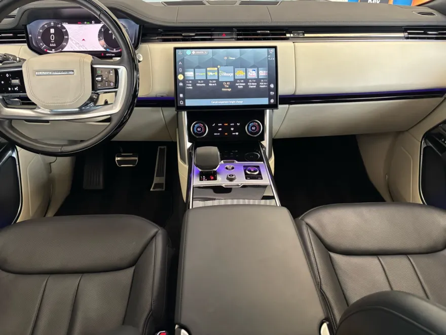 2023 Land Rover Range Rover SE photo 1