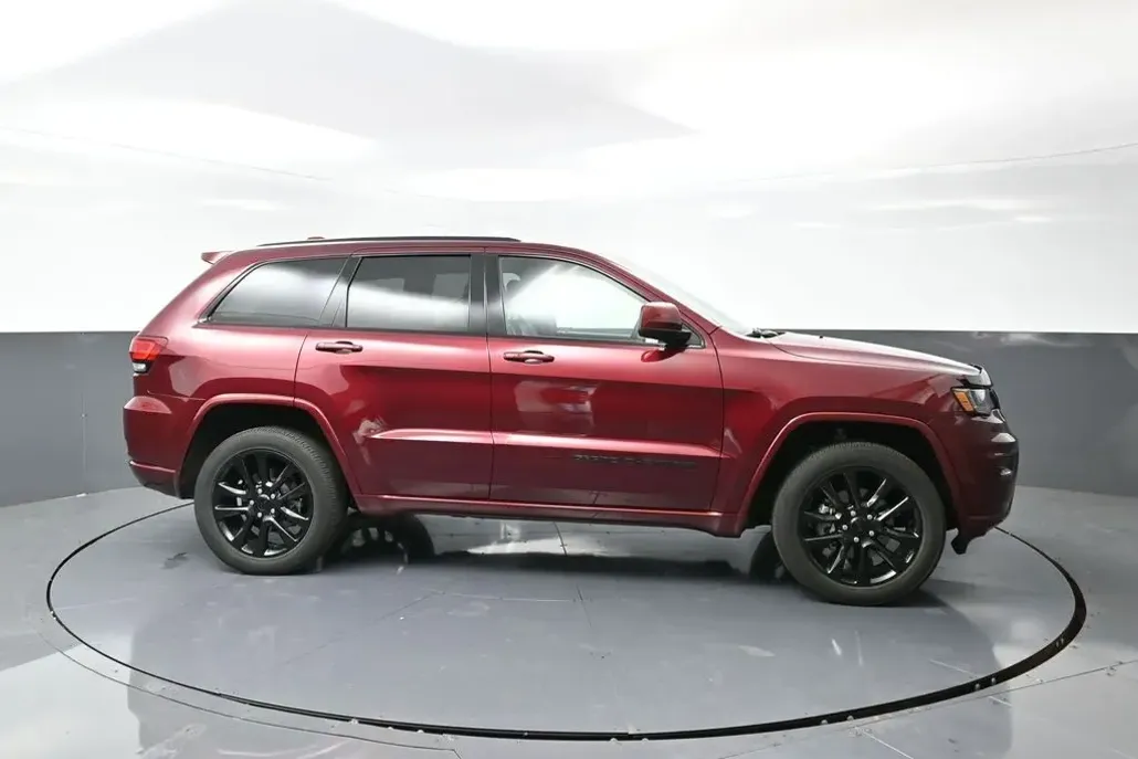 2018 Jeep Grand Cherokee Altitude photo 1