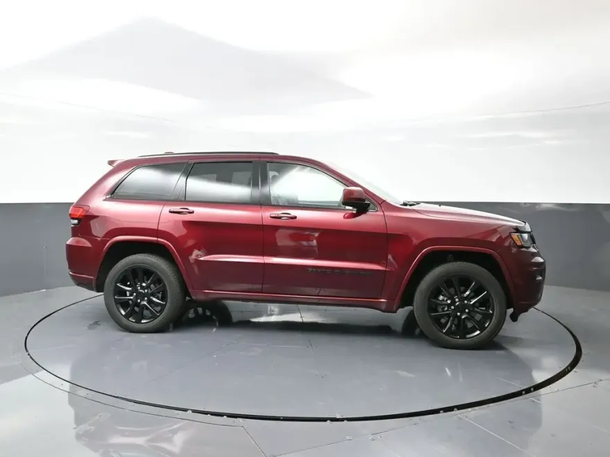 2018 Jeep Grand Cherokee Altitude photo 1