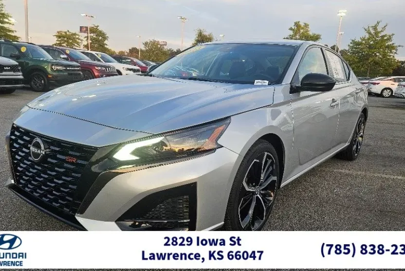 2023 Nissan Altima 2.5 SR photo 1