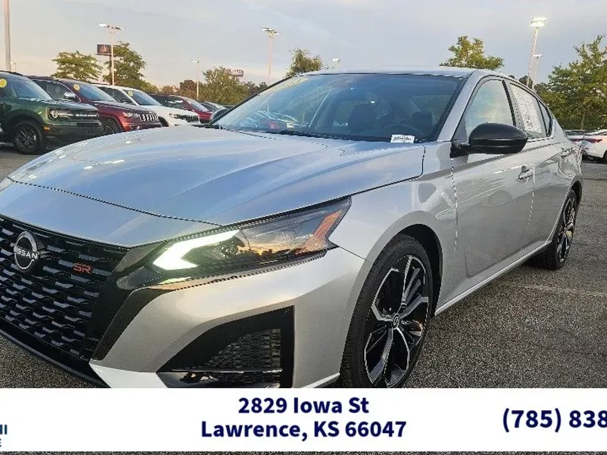 2023 Nissan Altima 2.5 SR photo 1