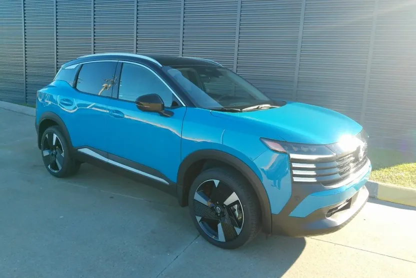 2025 Nissan Kicks SR photo 1