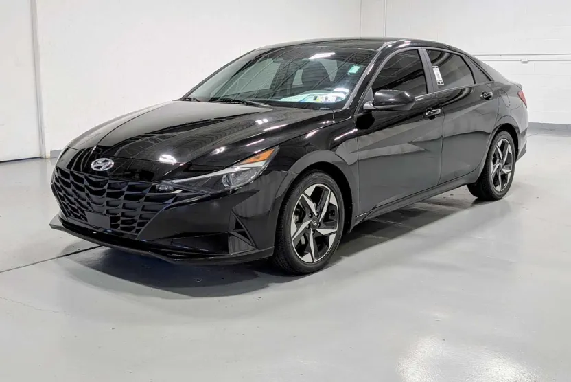 2023 Hyundai Elantra SEL photo 1
