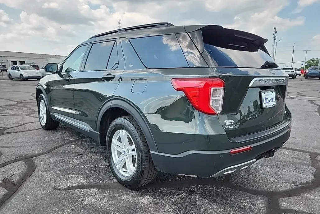 2022 Ford Explorer XLT photo 1