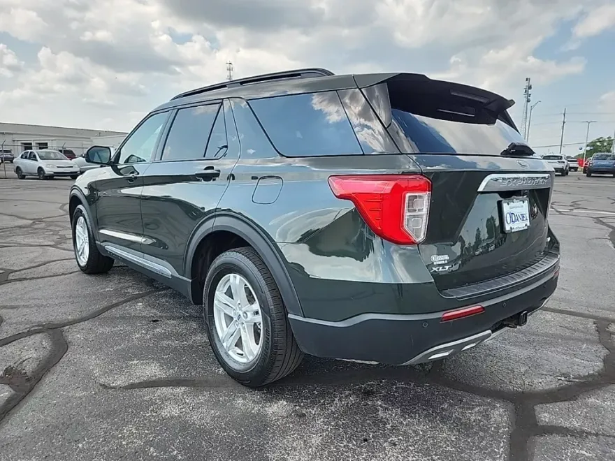 2022 Ford Explorer XLT photo 1