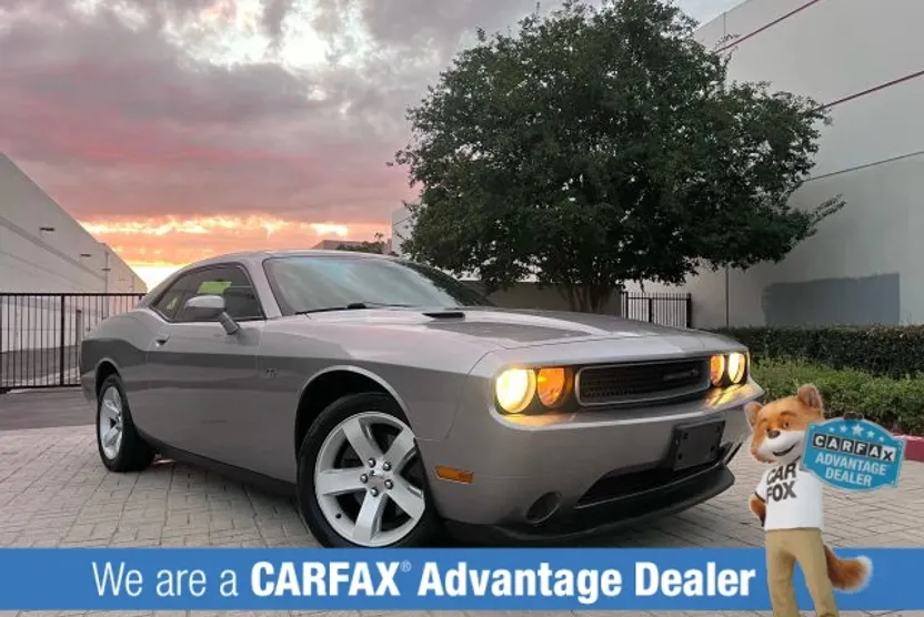 2013 Dodge Challenger SXT photo 1
