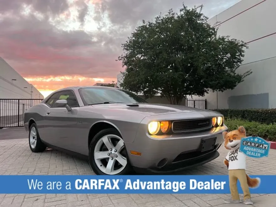 2013 Dodge Challenger SXT photo 1