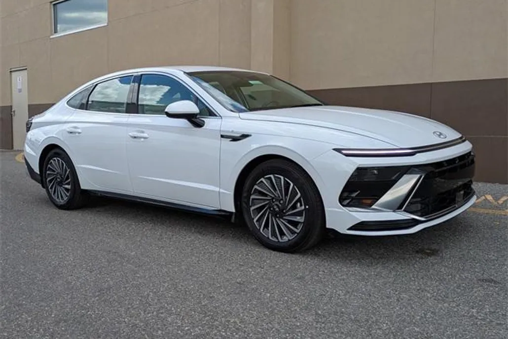 2025 Hyundai Sonata Hybrid SEL photo 1