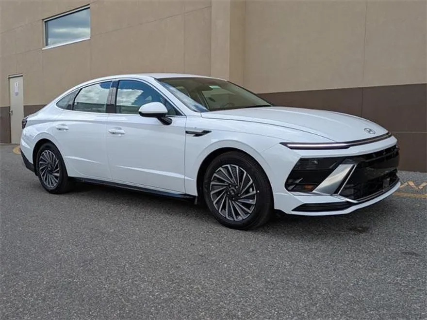 2025 Hyundai Sonata Hybrid SEL photo 1