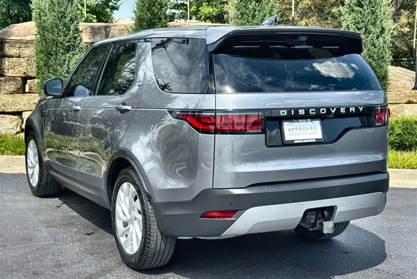 2025 Land Rover Discovery S photo 1