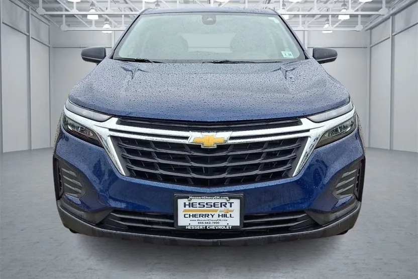 2023 Chevrolet Equinox LS photo 1
