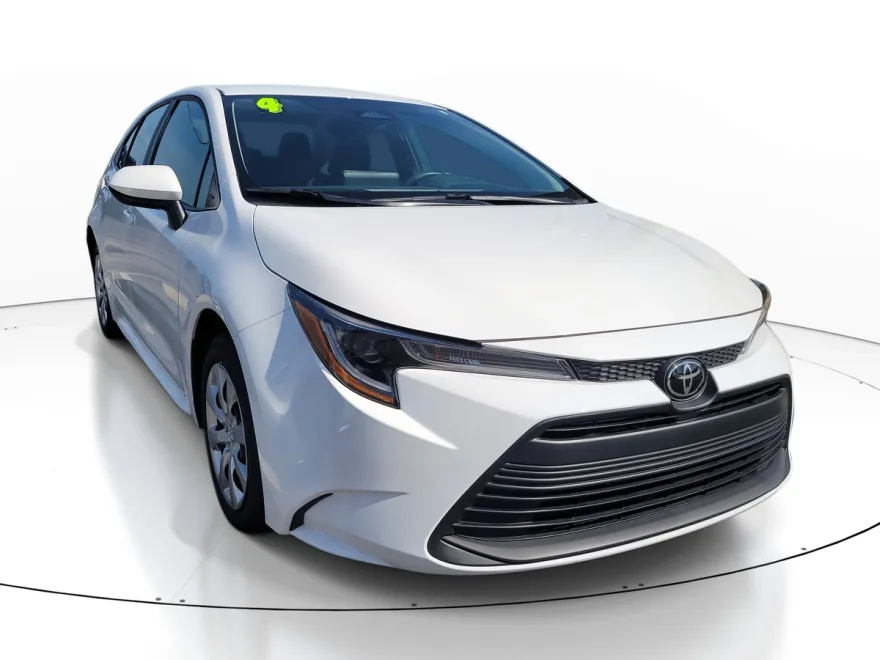 2024 Toyota Corolla LE photo 1