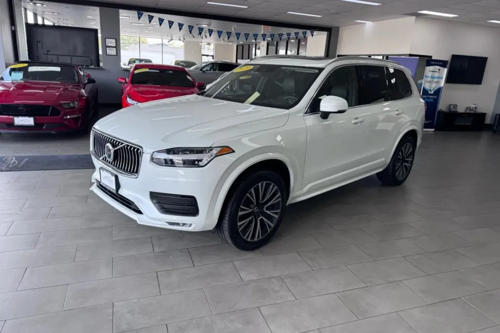 2020 Volvo XC90 T5 Momentum Sport photo 1