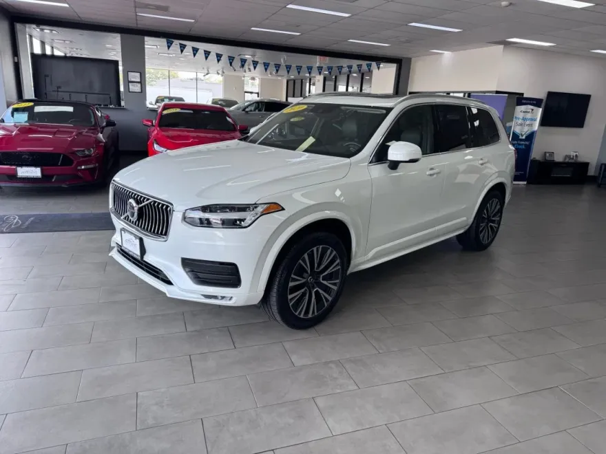 2020 Volvo XC90 T5 Momentum Sport photo 1
