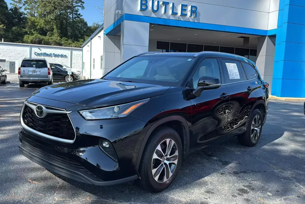 2022 Toyota Highlander XLE photo 1