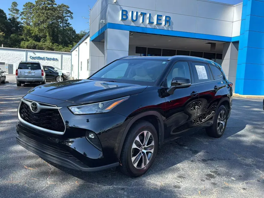 2022 Toyota Highlander XLE photo 1