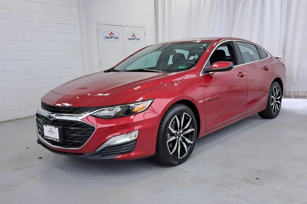2022 Chevrolet Malibu RS photo 1