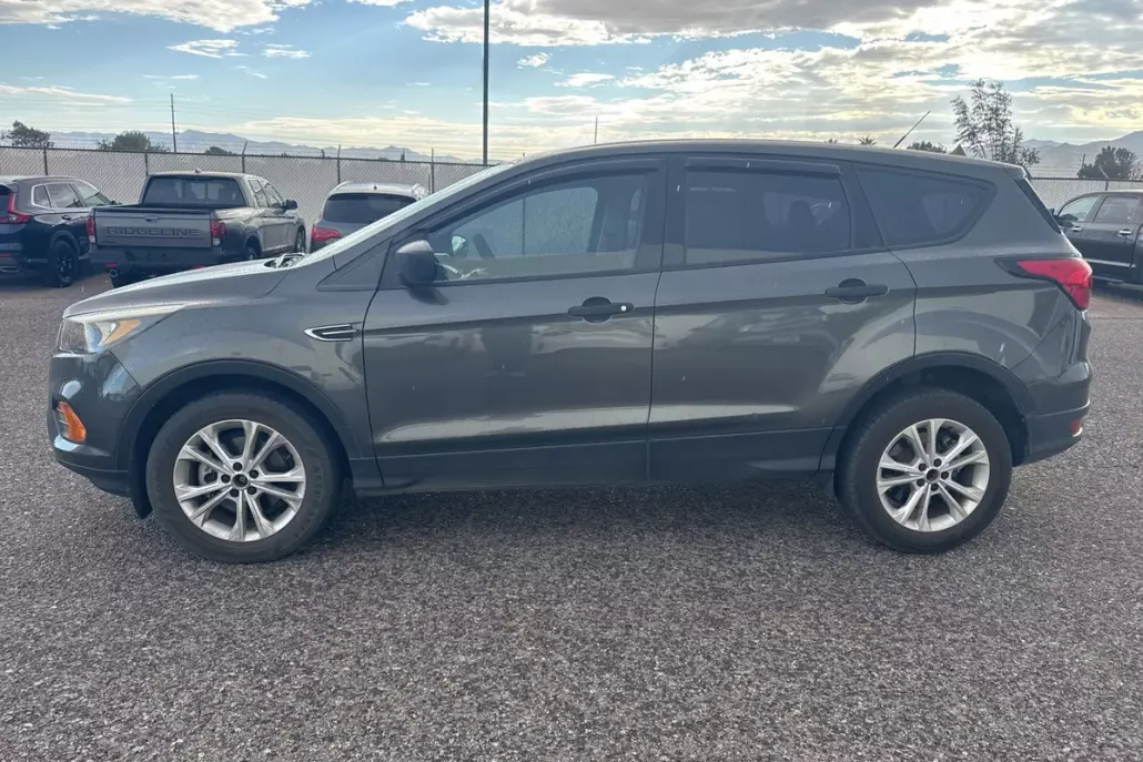 2019 Ford Escape S photo 1