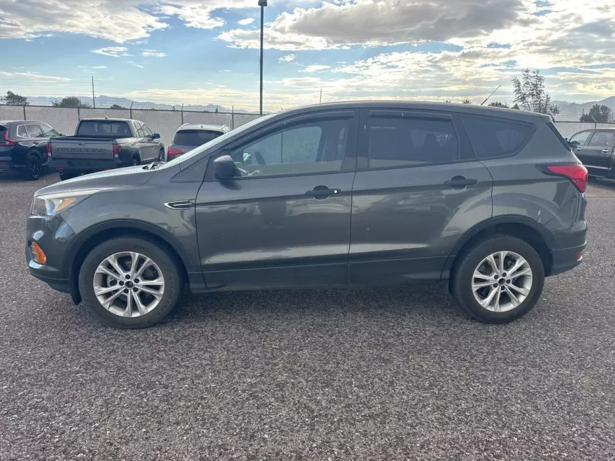 2019 Ford Escape S photo 1
