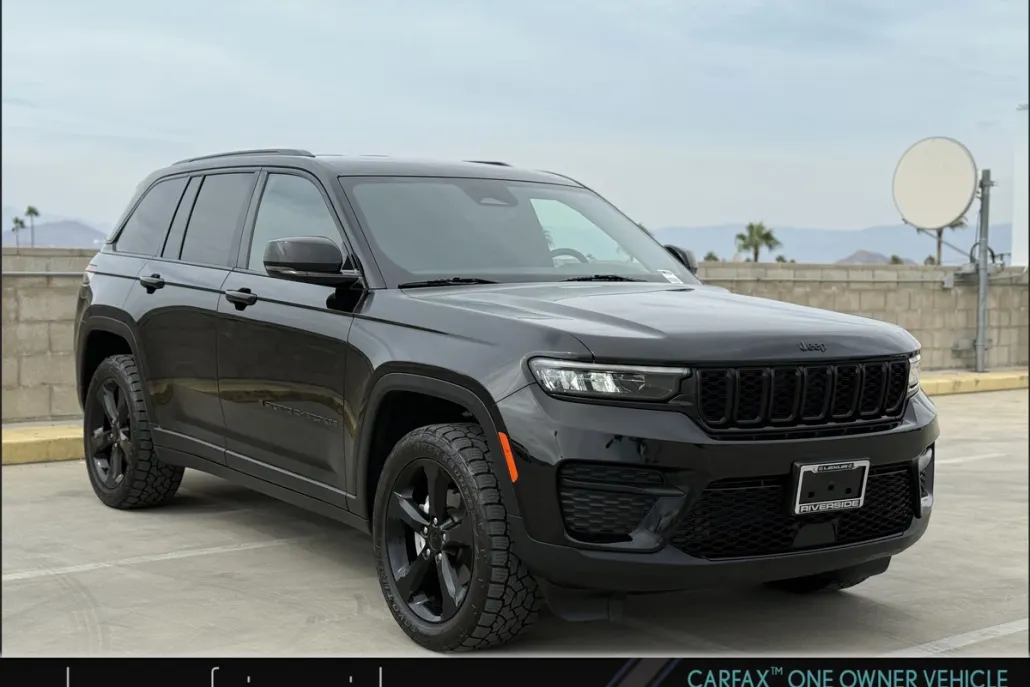 2023 Jeep Grand Cherokee Laredo photo 1