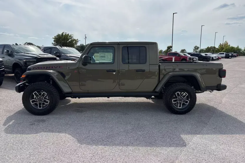 2025 Jeep Gladiator Mojave photo 1