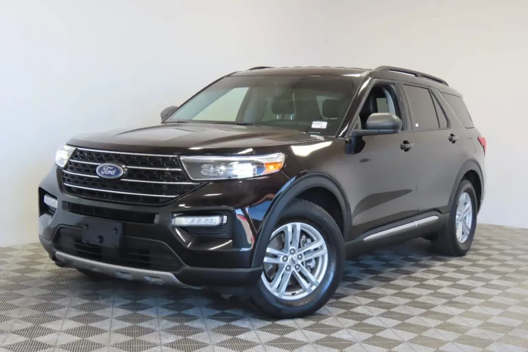 2022 Ford Explorer XLT photo 1