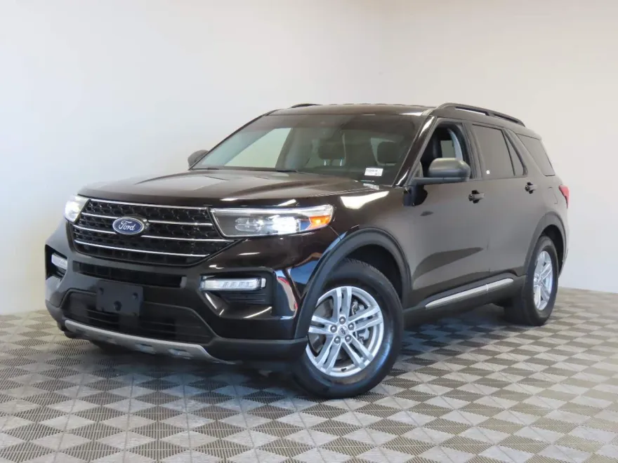2022 Ford Explorer XLT photo 1