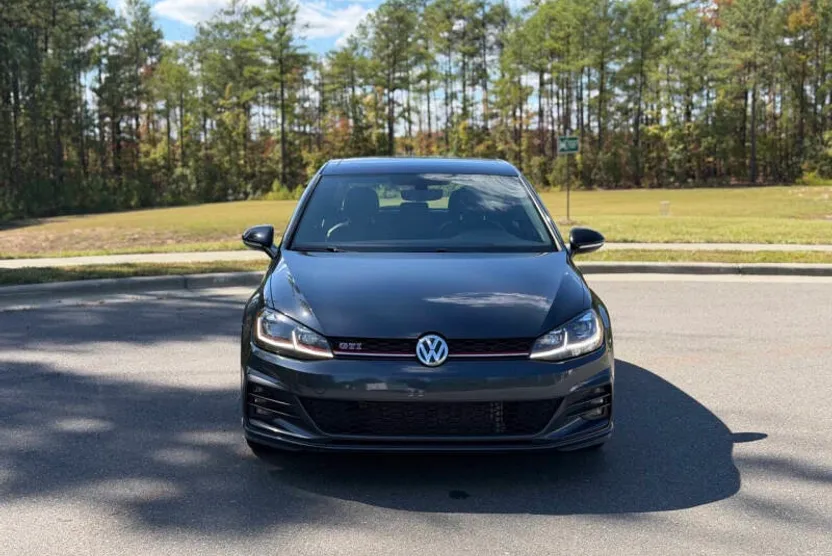 2021 Volkswagen Golf GTI SE photo 1