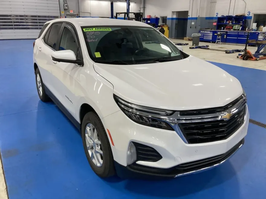 2022 Chevrolet Equinox LT photo 1