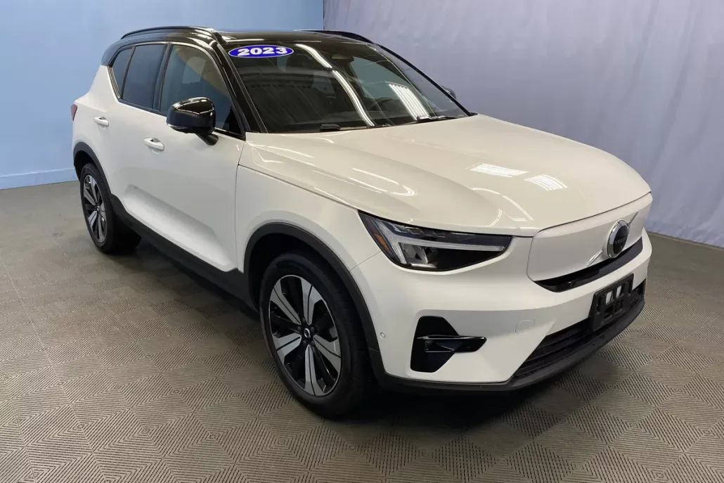 2023 Volvo XC40 Recharge Plus photo 1