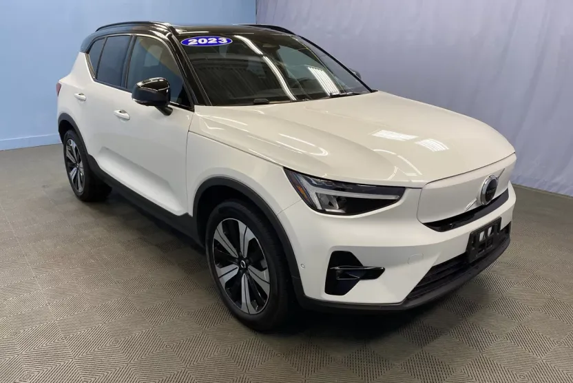 2023 Volvo XC40 Recharge Plus photo 1