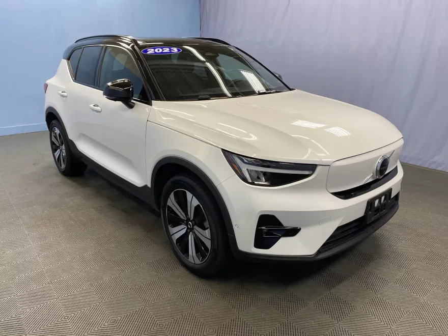 2023 Volvo XC40 Recharge Plus photo 1