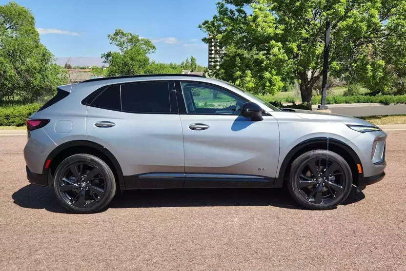 2025 Buick Envision Sport Touring photo 1