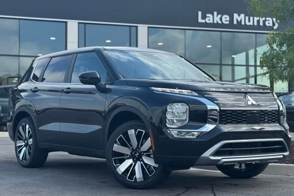 2025 Mitsubishi Outlander SE photo 1