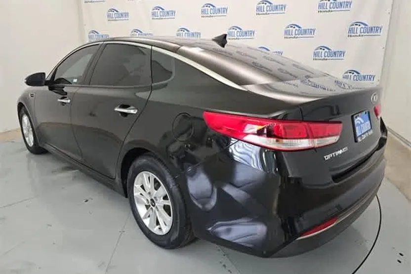 2016 Kia Optima LX photo 1