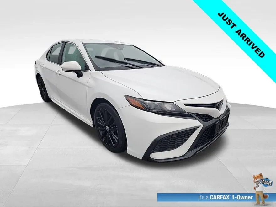 2023 Toyota Camry SE photo 1