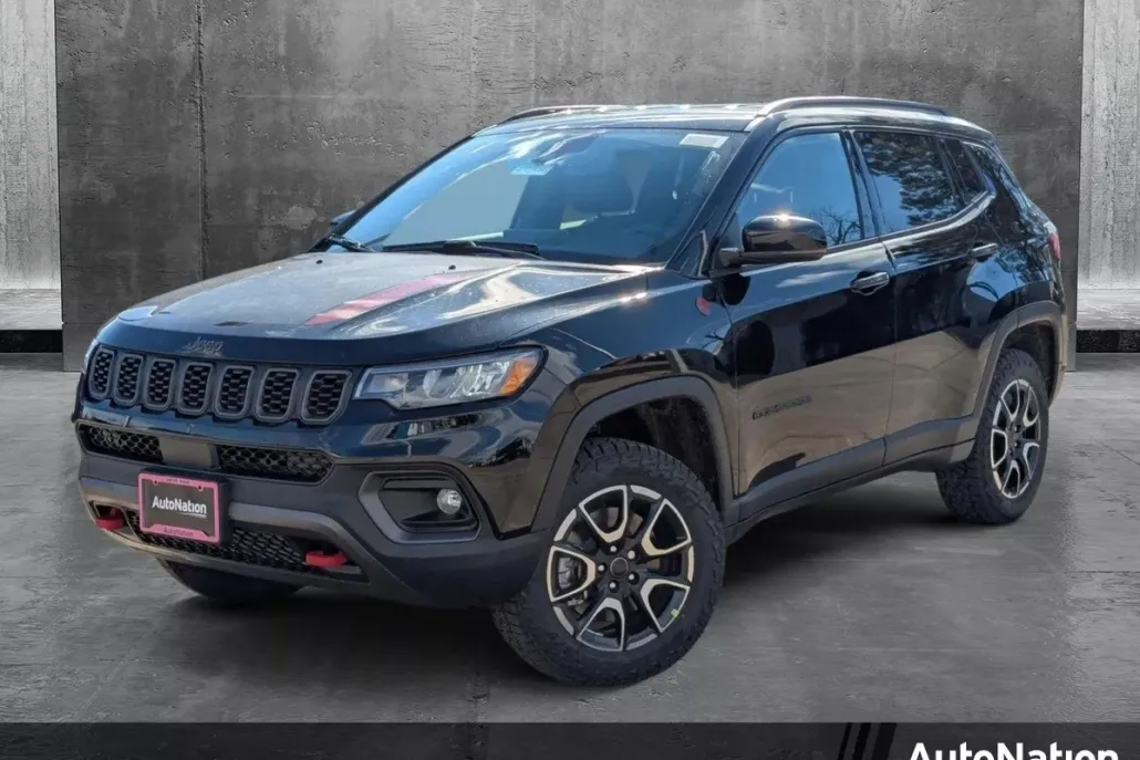 2025 Jeep Compass Trailhawk photo 1