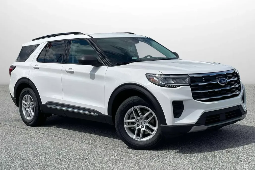 2025 Ford Explorer photo 1