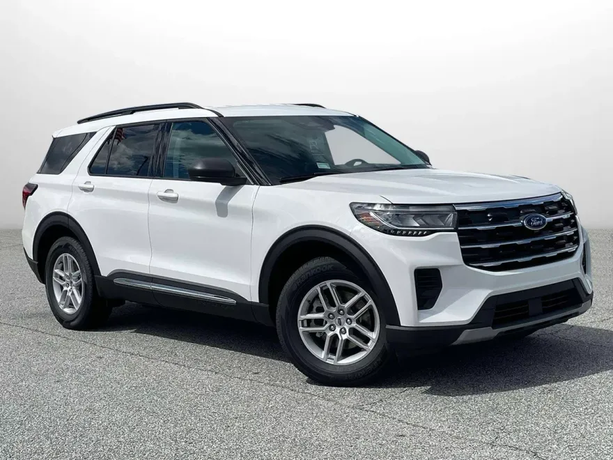 2025 Ford Explorer photo 1