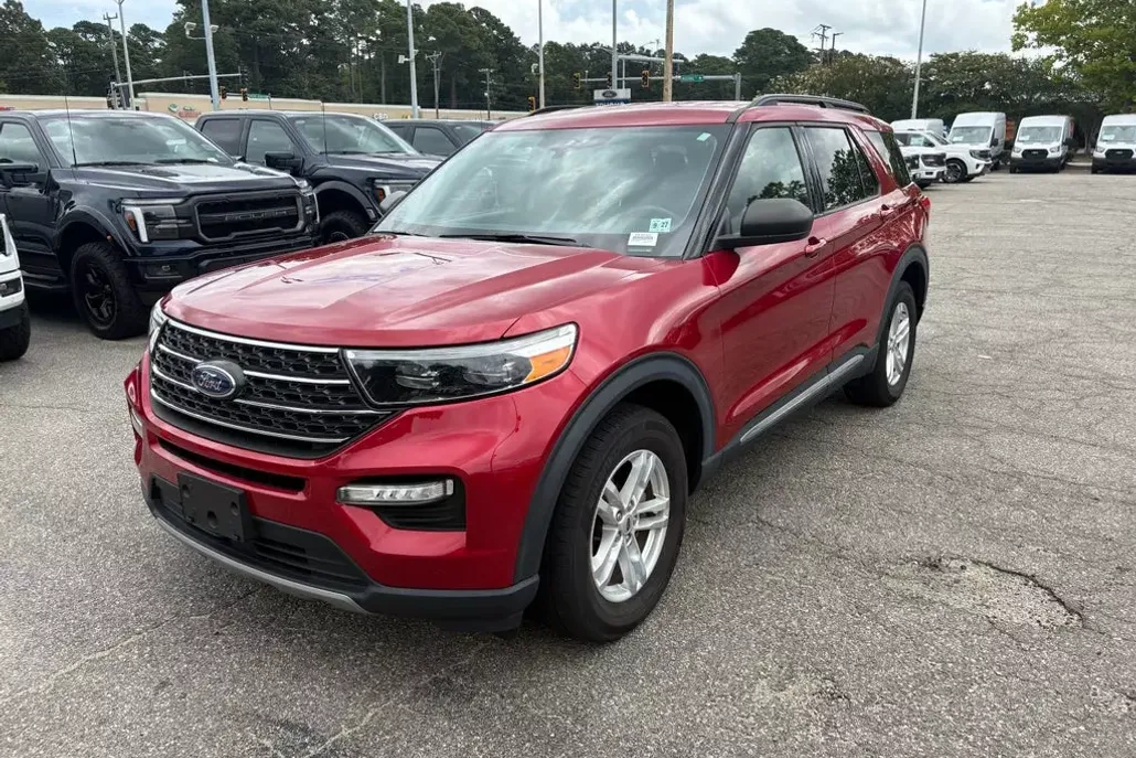 2022 Ford Explorer XLT photo 1
