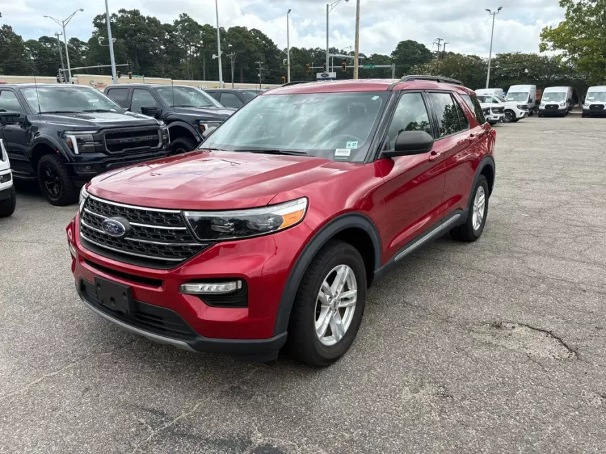 2022 Ford Explorer XLT photo 1