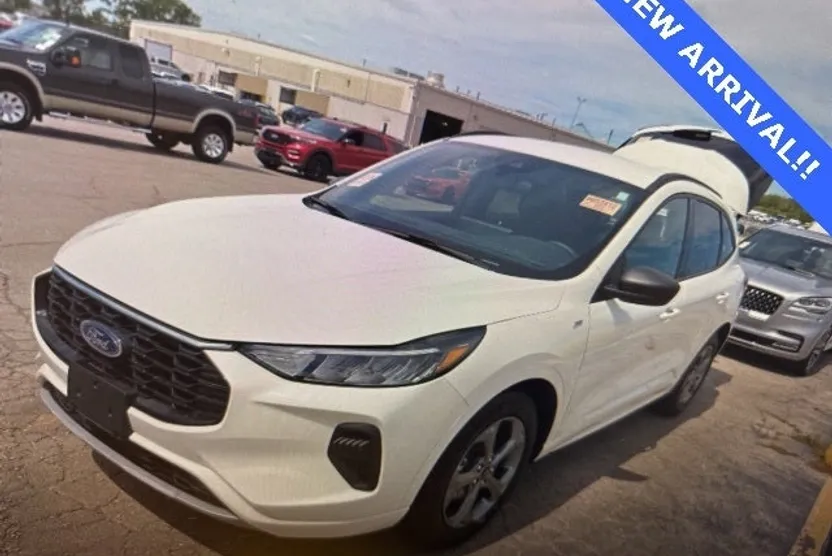 2024 Ford Escape ST-Line photo 1