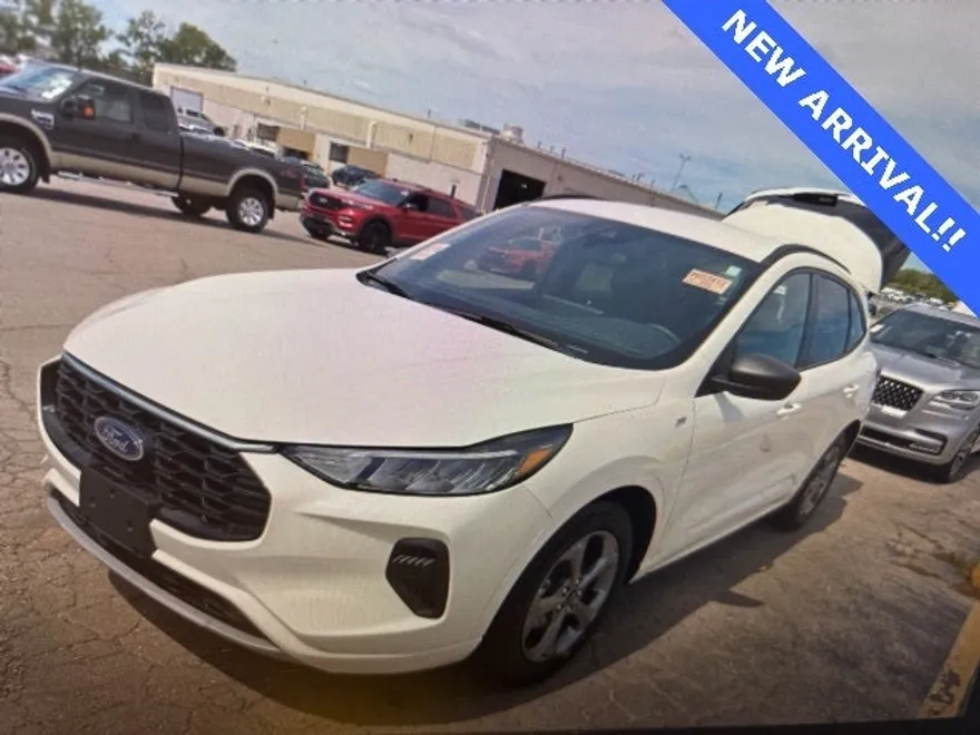 2024 Ford Escape ST-Line photo 1