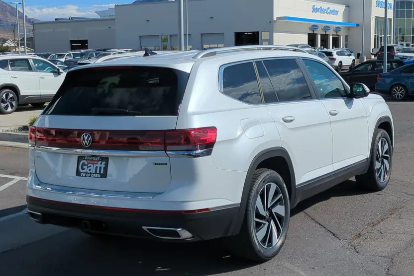 2026 Volkswagen Atlas SEL photo 1