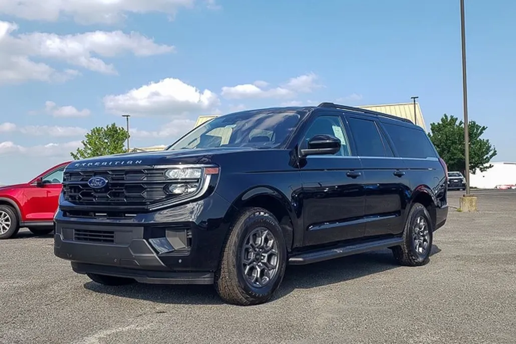 2025 Ford Expedition MAX photo 1