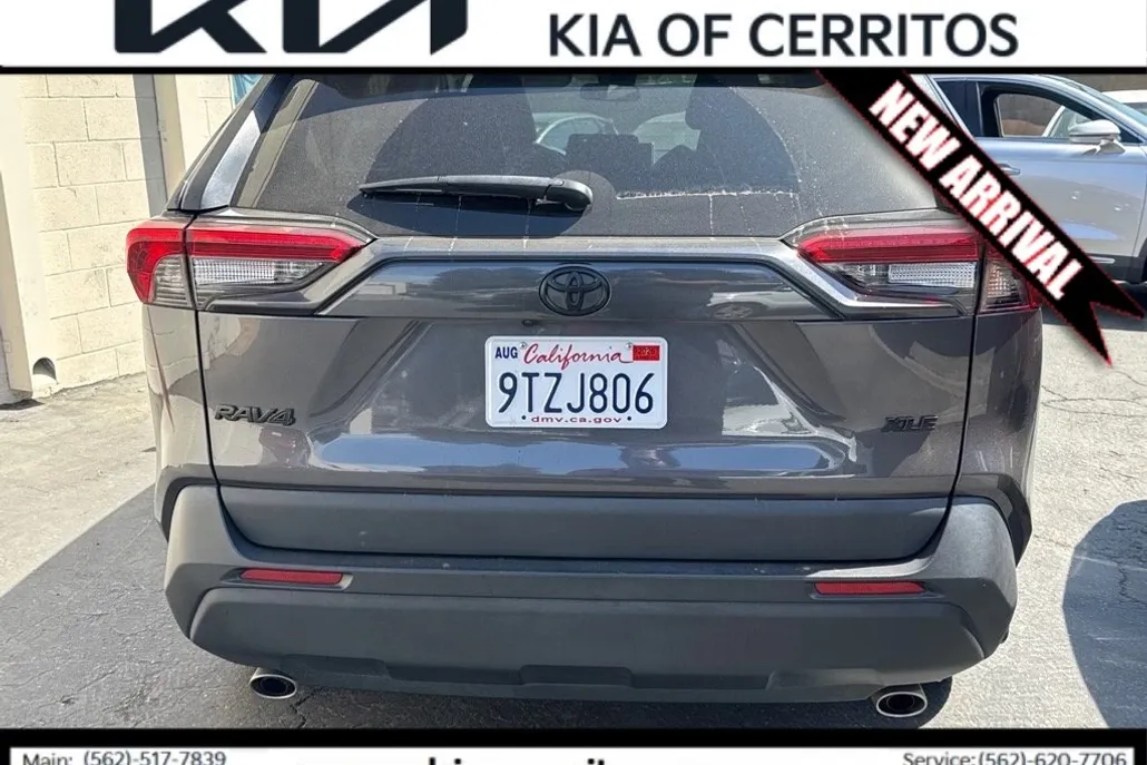 2023 Toyota RAV4 XLE Premium photo 1
