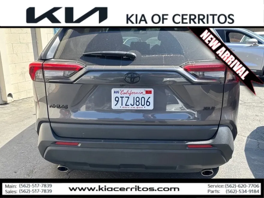 2023 Toyota RAV4 XLE Premium photo 1