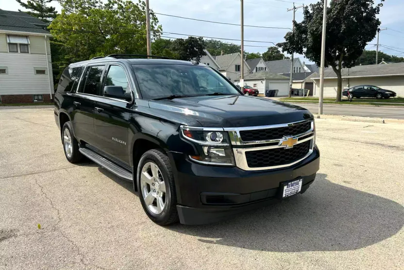 2016 Chevrolet Suburban LT photo 1
