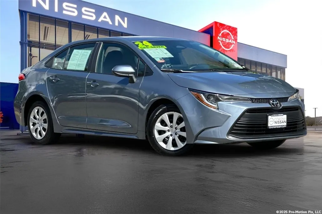 2024 Toyota Corolla LE photo 1
